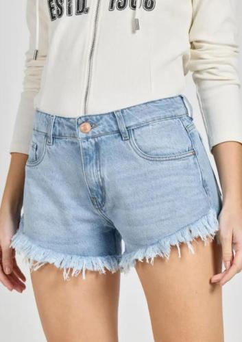 Short celeste, tiro bajo, rigido