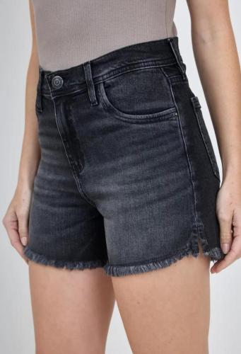 SHORT NEGRO HUMO DEFLECADO CON ABERTURA LATERAL ELASTIZADO
