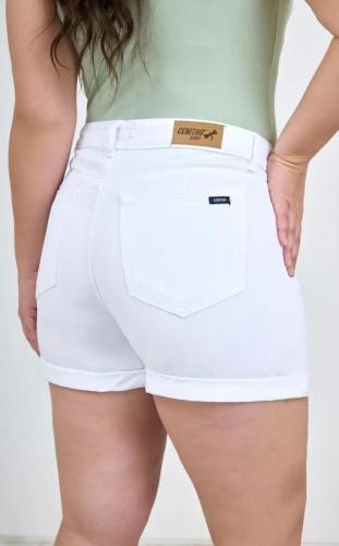 SHORT BLANCO CLÁSICO CON DOBLES RÍGIDO