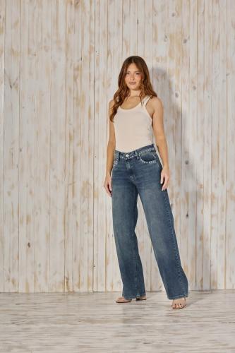 BAGGY MATIZADO CON TACHAS EN BOLSILLO RIGIDO