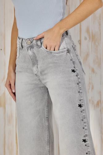 WIDE LEG GRIS CON BORDADO ESTRELLAS Y TACHAS RIGIDO