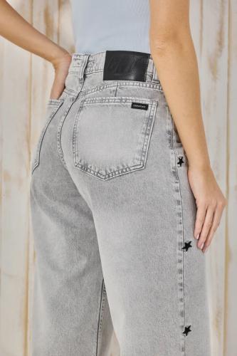 WIDE LEG GRIS CON BORDADO ESTRELLA RIGIDO