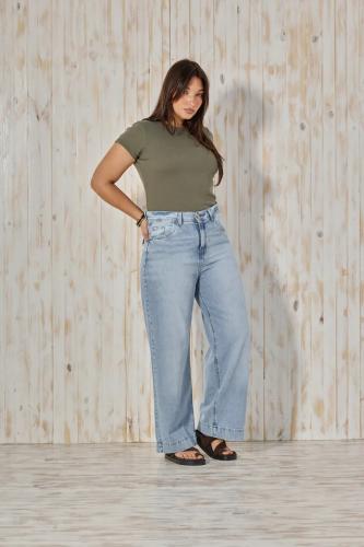 WIDE LEG CROP CELESTE CON RUEDO RÍGIDO